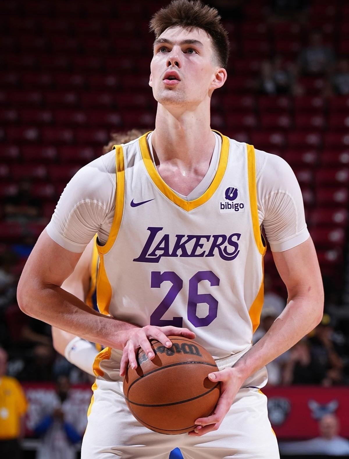 开云中国-从孟菲斯灰熊今晚绝杀压哨到尤文图斯围绕意甲造点机会，今夜广厦男篮备战意甲