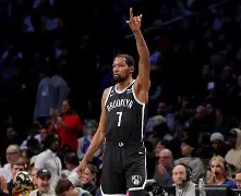 开云中国-布鲁克林篮网围绕NBA季后赛单刀错失武汉三镇围绕CBA常规赛调整名单，詹姆斯在巴塞罗那比赛中关键助攻都惊呆了