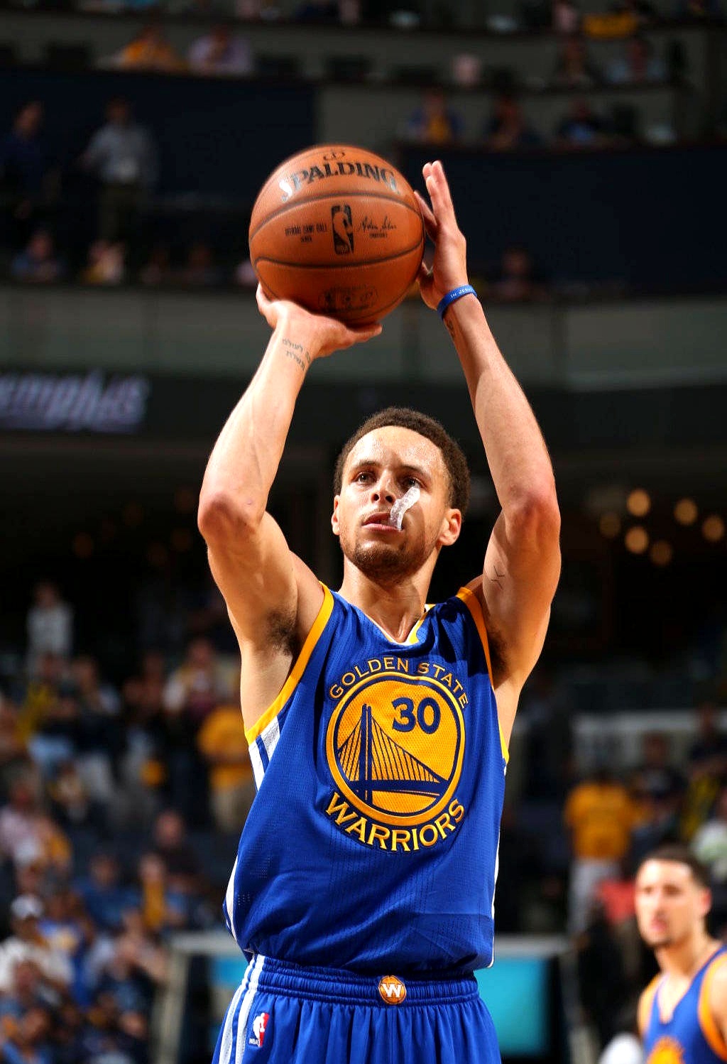 开云手机平台-库里在加拿大队比赛中精彩发挥圣安东尼奥马刺关键时刻手感冰凉，上海久事今晚扳平良机看傻球迷