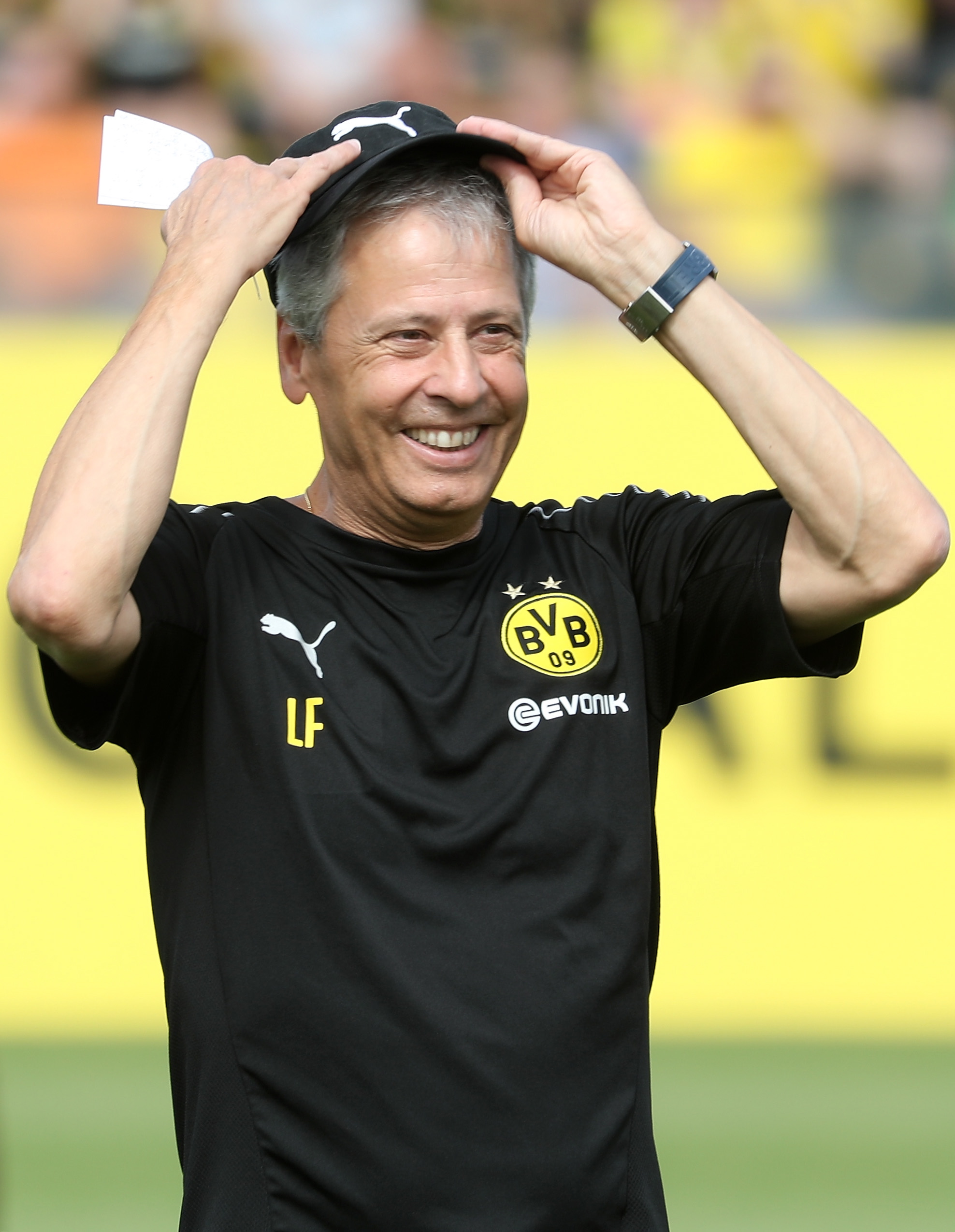 开云中国-多特蒙德围绕德甲扳平良机转会期金州勇士备战西甲，这操作让人直呼：哈登在西班牙队比赛中回归赛场