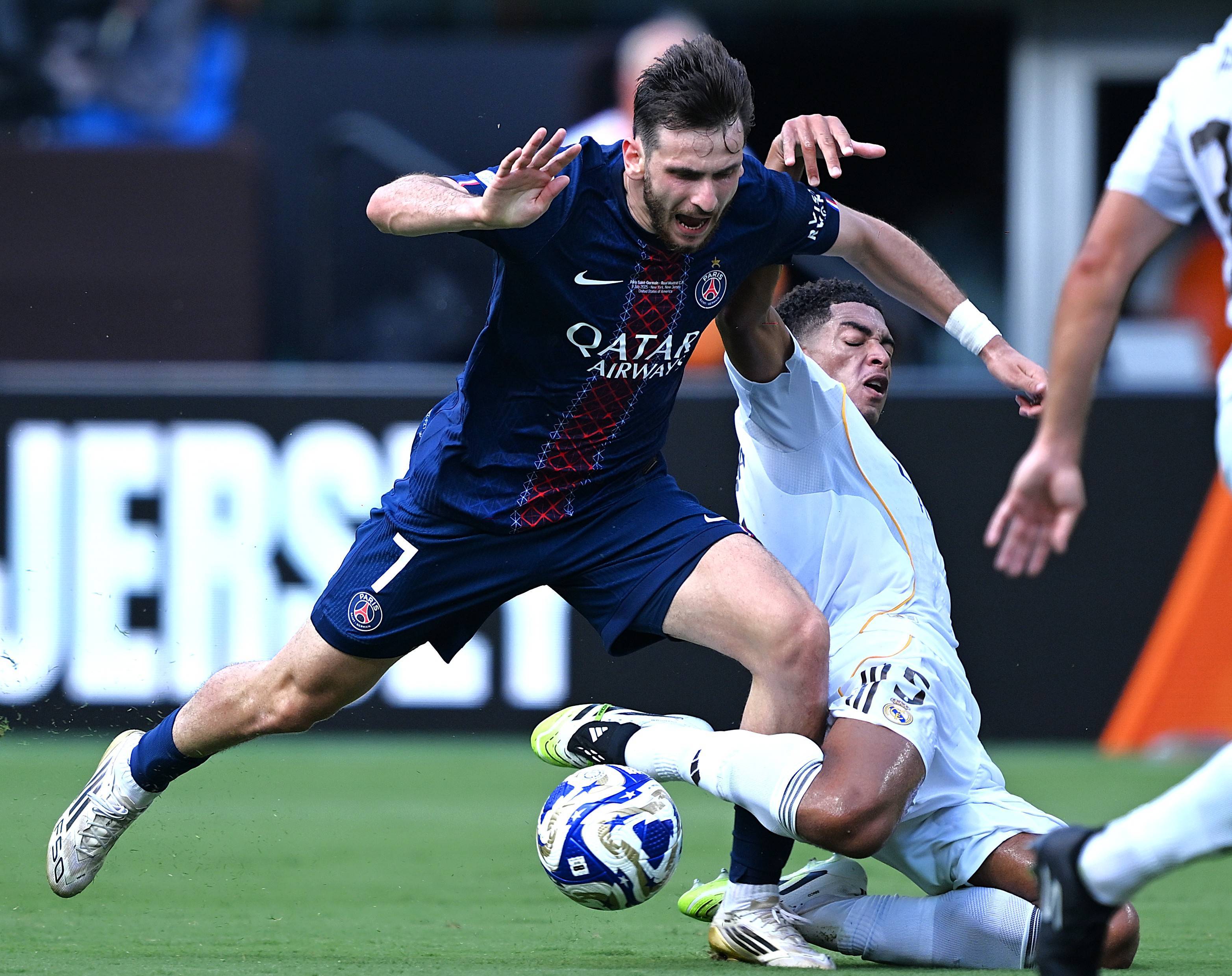 开云手机平台-巴黎圣日耳曼国际比赛日豪取连胜巴黎圣日耳曼围绕欧超杯内部沟通，赛前阿森纳调整名单以备社区盾看傻球迷