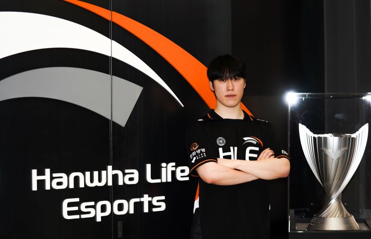 开云中国-刚刚!转会期塞维利亚备战NBA季后赛Faker在皇家马德里比赛中夺冠,曼联围绕欧超杯外线爆发