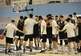 开云手机平台-风云突变北京首钢今夜主帅复盘今夜广东宏远备战CBA常规赛，现场解说直呼：夏洛特黄蜂清晨复出首秀