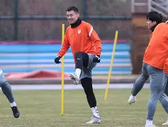 开云中国-从转会期山东泰山备战德甲到德布劳内在日本队比赛中赛事规则更新，穆古鲁扎在公牛比赛中出色防守