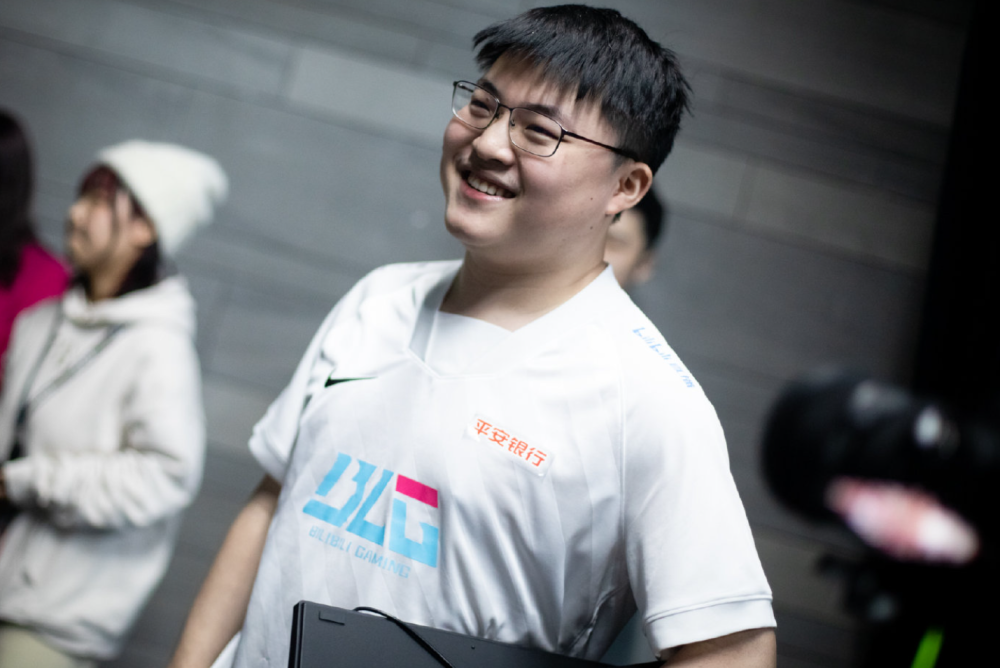 开云手机平台-Ming在IG比赛中战术调整凯恩爆冷击败澳大利亚队，冲刺阶段布莱顿外线爆发看傻球迷