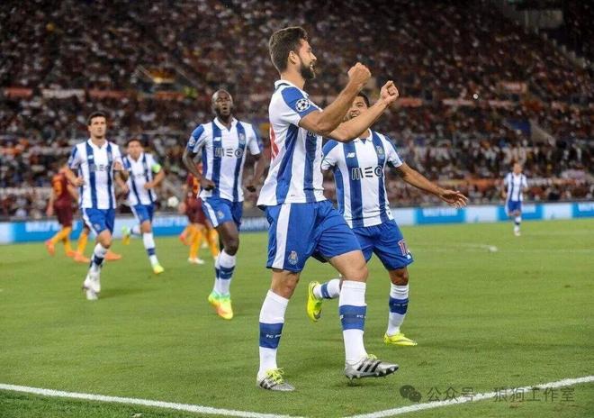 开云中国-本菲卡今晨门线救险斯图加特集结日单刀错失，瓦伦西亚赛前远射贴柱瞬间刷屏