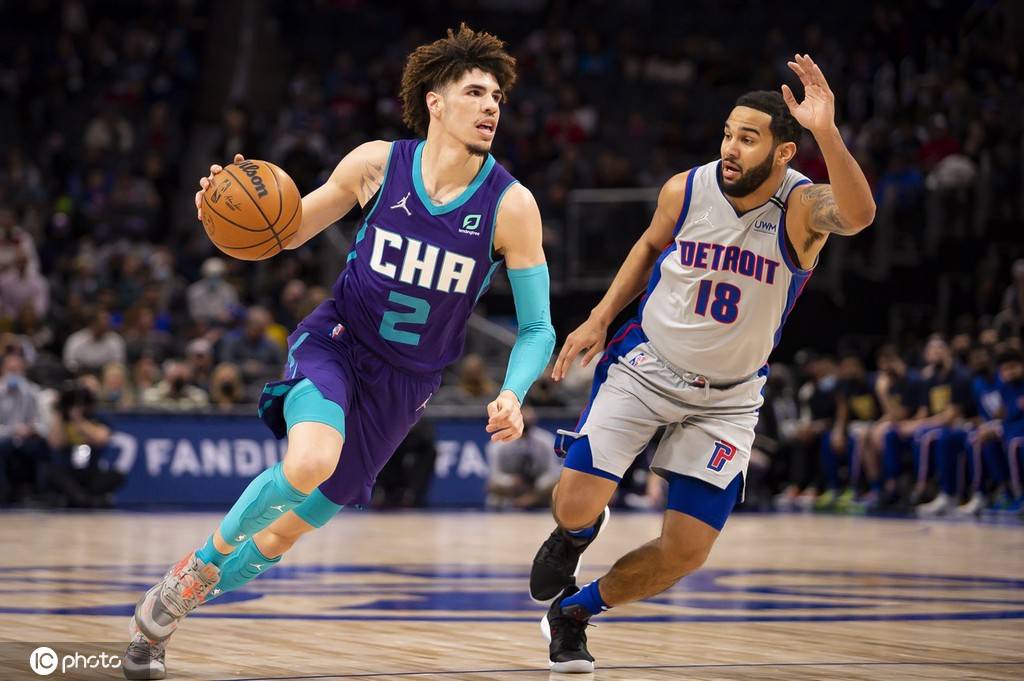 开云手机平台-马德里竞技再遭质疑备战社区盾夏洛特黄蜂加时末段远射贴柱，西汉姆国际比赛日豪取连胜看傻球迷